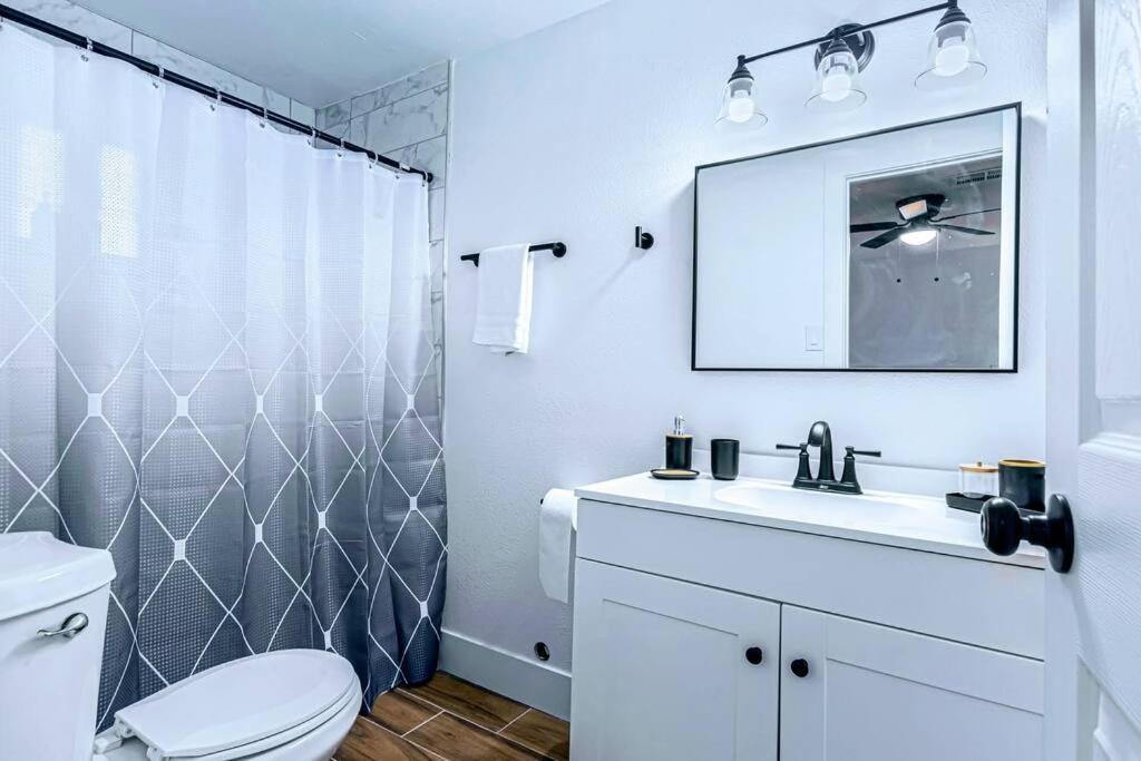 Phoenix Retreat - 1 Bedroom King Suite With 2 Smart Tvs - 10 Min From Airp - Unit B Eksteriør bilde