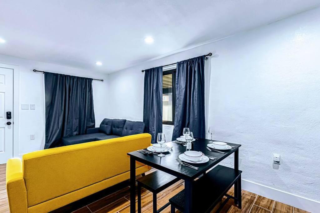 Phoenix Retreat - 1 Bedroom King Suite With 2 Smart Tvs - 10 Min From Airp - Unit B Eksteriør bilde